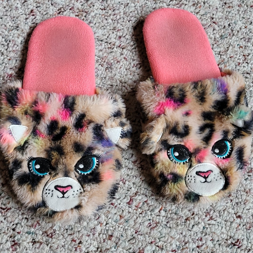 Justice slippers